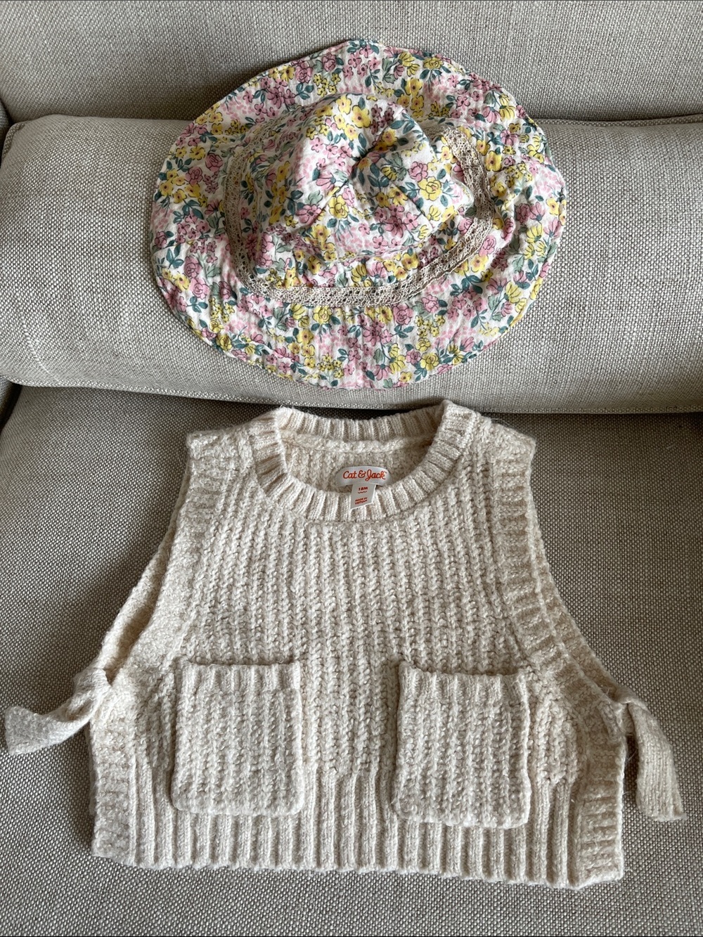 Cream Knit Sleeveless Vest with Pocket Details